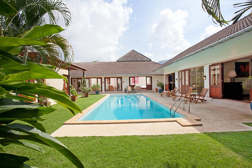 4 BEDROOM POOL VILLA IN A GOLF COURSE IN PHUKET – KTH02